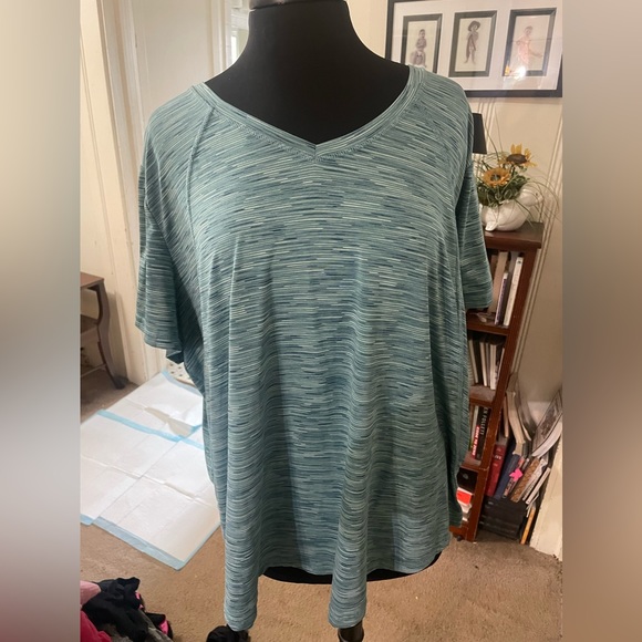 Womens plus athletic shirt, size 2X blue in color - Picture 1 of 2
